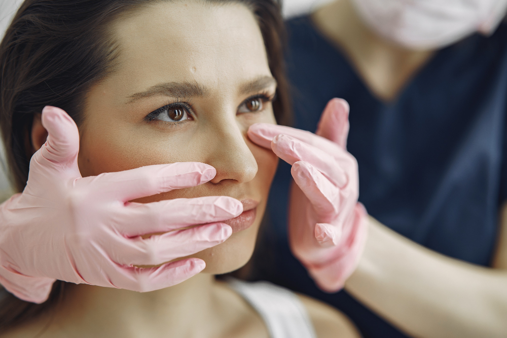 Rinomodelación en Clínica Aleu, tratamiento de medicina estética facial en Algeciras