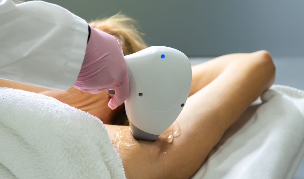 Equipo de depilación láser en Clínica Aleu en Algeciras