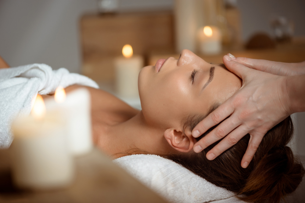 Masaje hidratante facial en Clínica Aleu, tratamiento facial para aportar hidratación y luminosidad a la piel en Algeciras