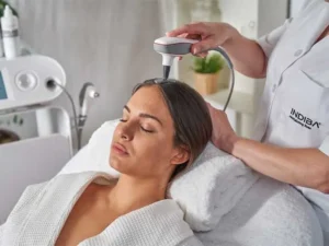 INDIBA capilar en Clínica Aleu, tratamiento capilar no invasivo para fortalecer y redensificar el cabello en Algeciras